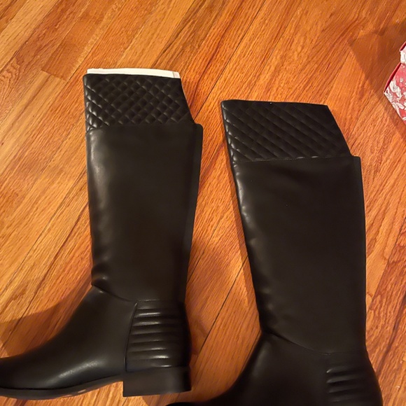 Black Boots - Picture 4 of 5